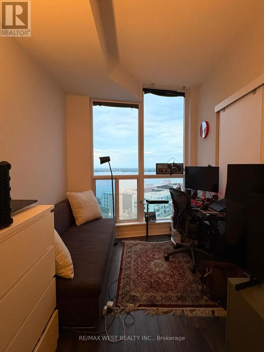 2204 - 218 QUEENS QUAY W
