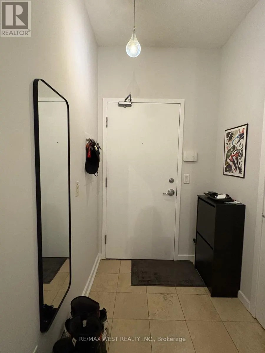 2204 - 218 QUEENS QUAY W
