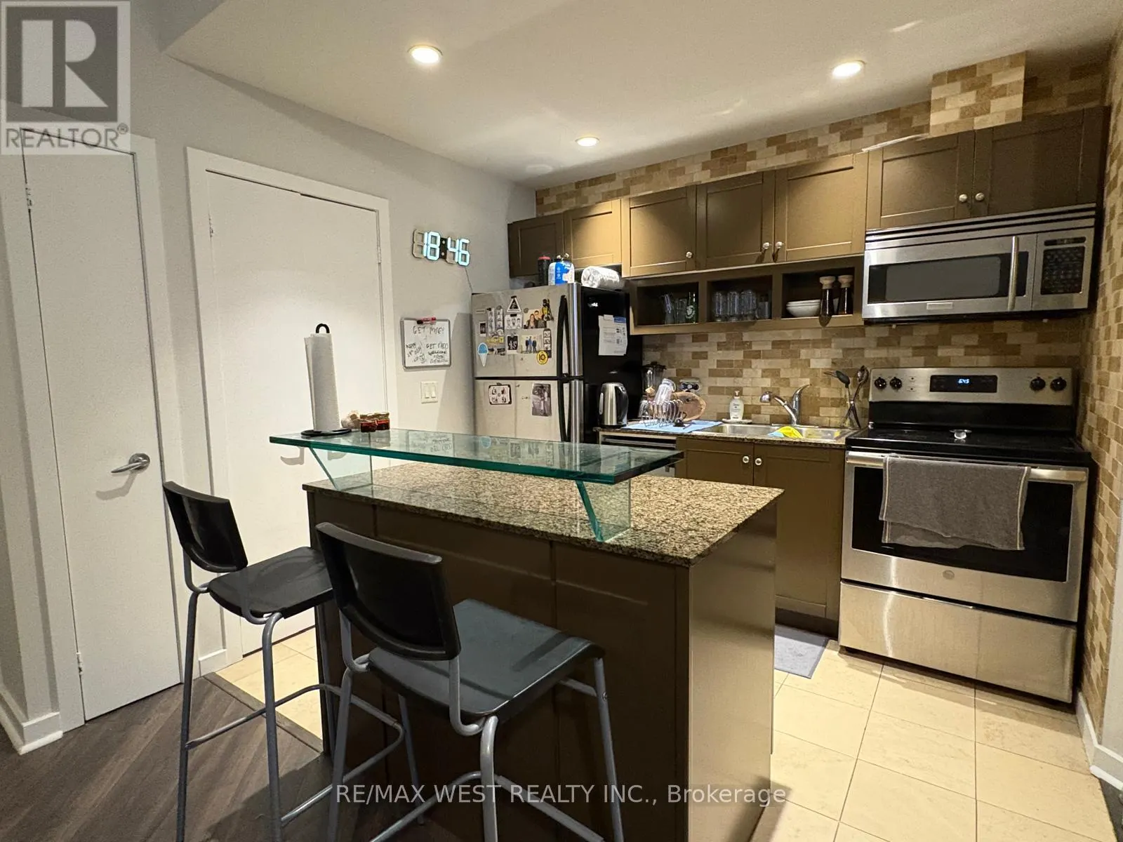2204 - 218 QUEENS QUAY W