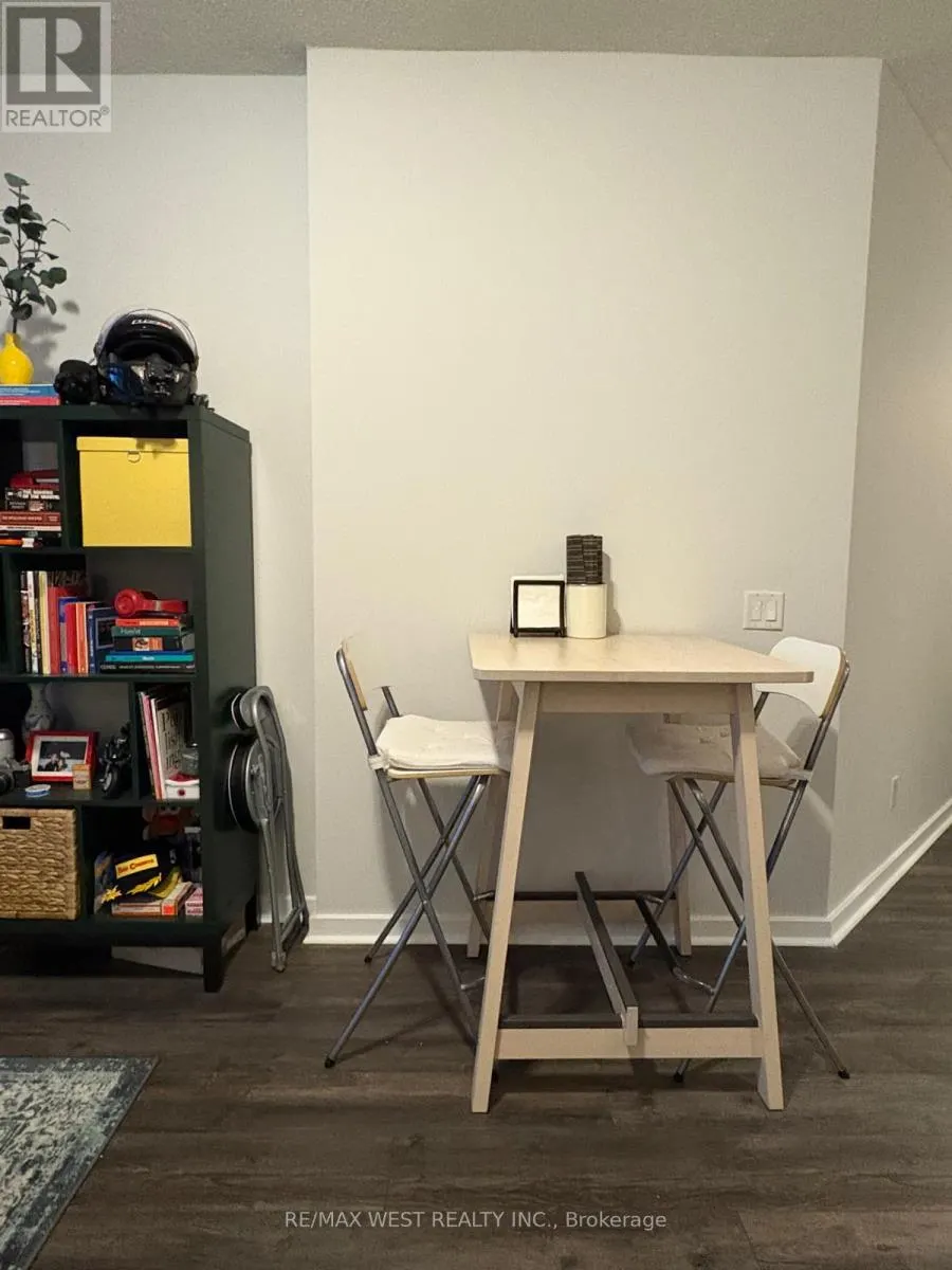 2204 - 218 QUEENS QUAY W