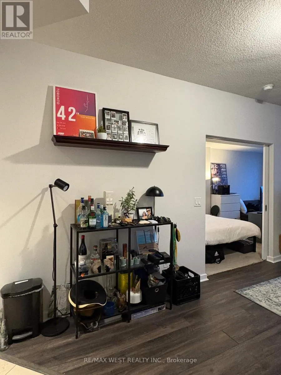 2204 - 218 QUEENS QUAY W
