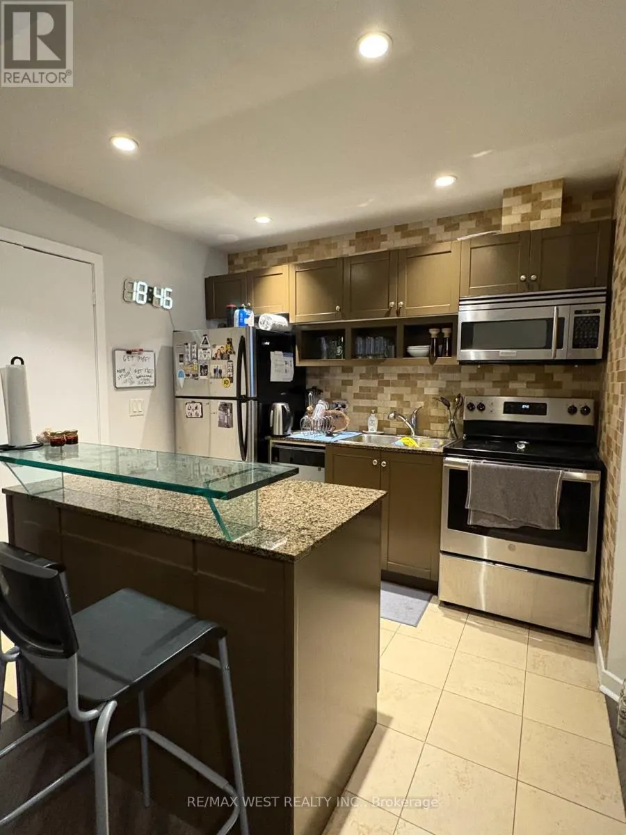 2204 - 218 QUEENS QUAY W