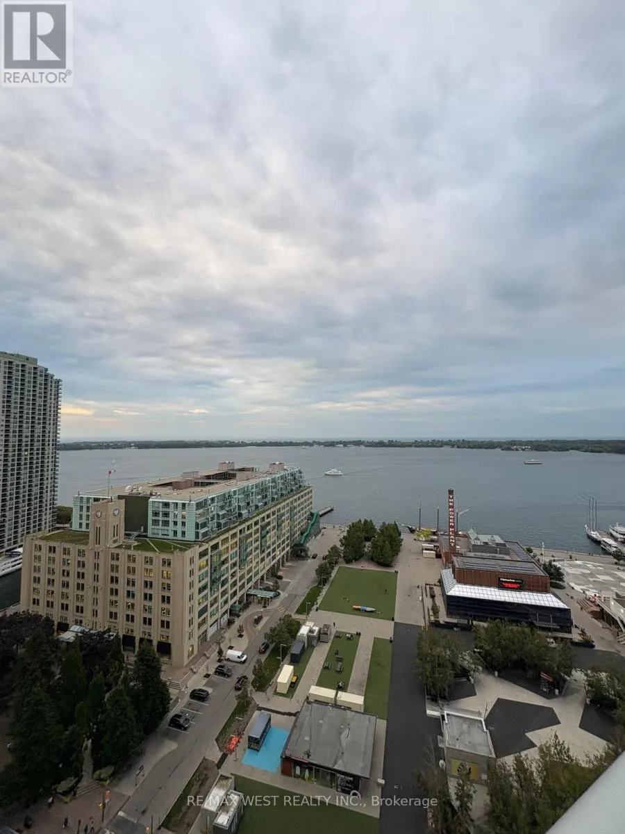 2204 - 218 QUEENS QUAY W