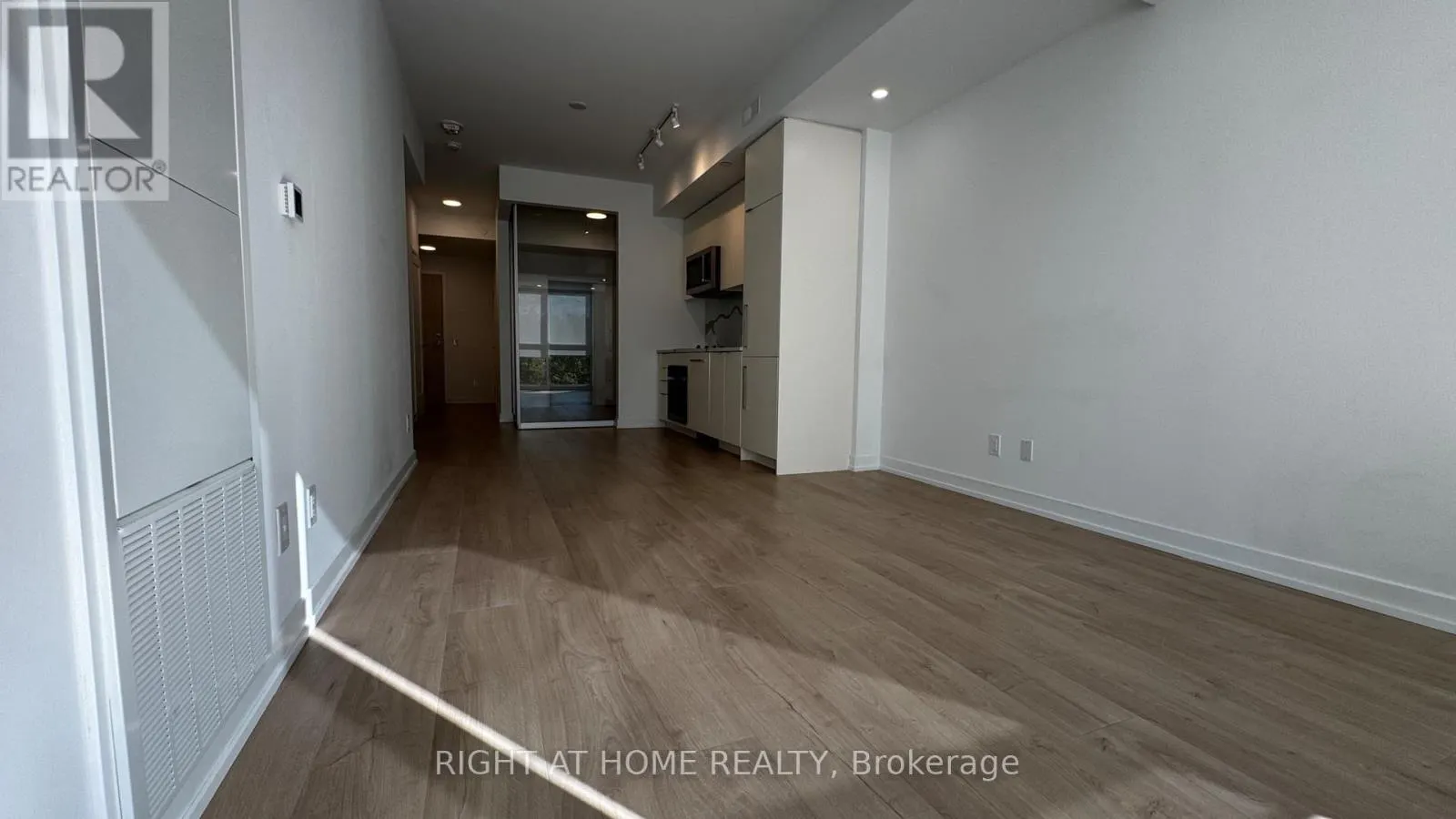 419 - 181 SHEPPARD AVENUE E