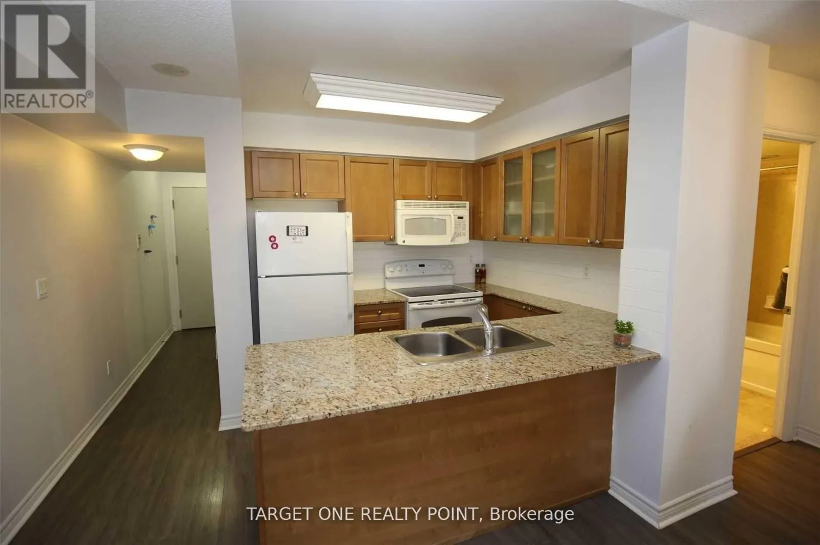 1707 - 761 BAY STREET
