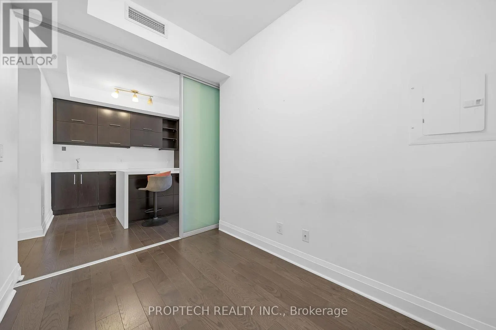 1009 - 1080 BAY STREET