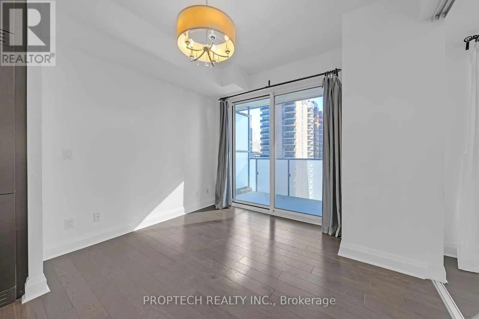1009 - 1080 BAY STREET