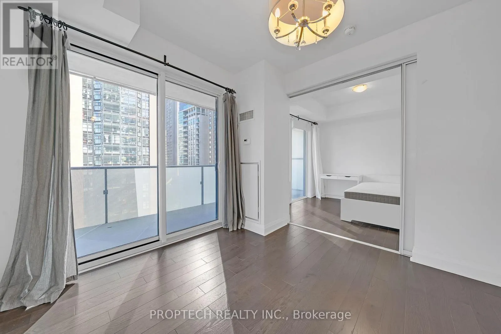 1009 - 1080 BAY STREET