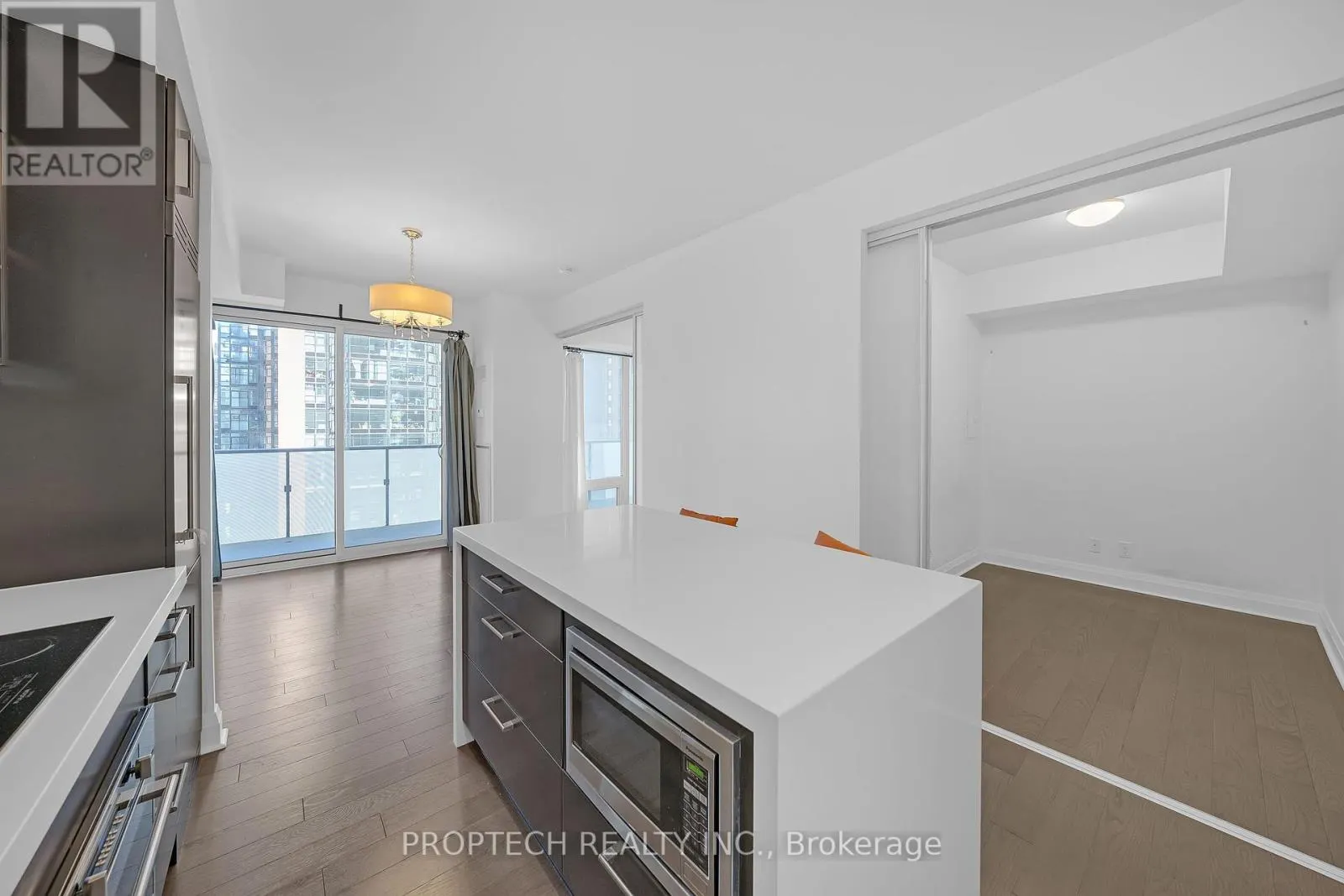 1009 - 1080 BAY STREET