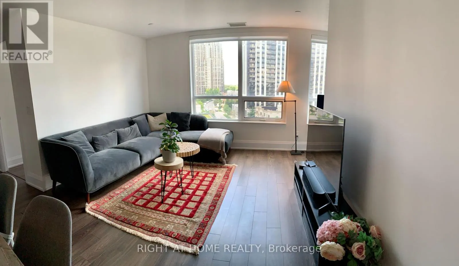 812 - 120 HARRISON GARDEN BOULEVARD