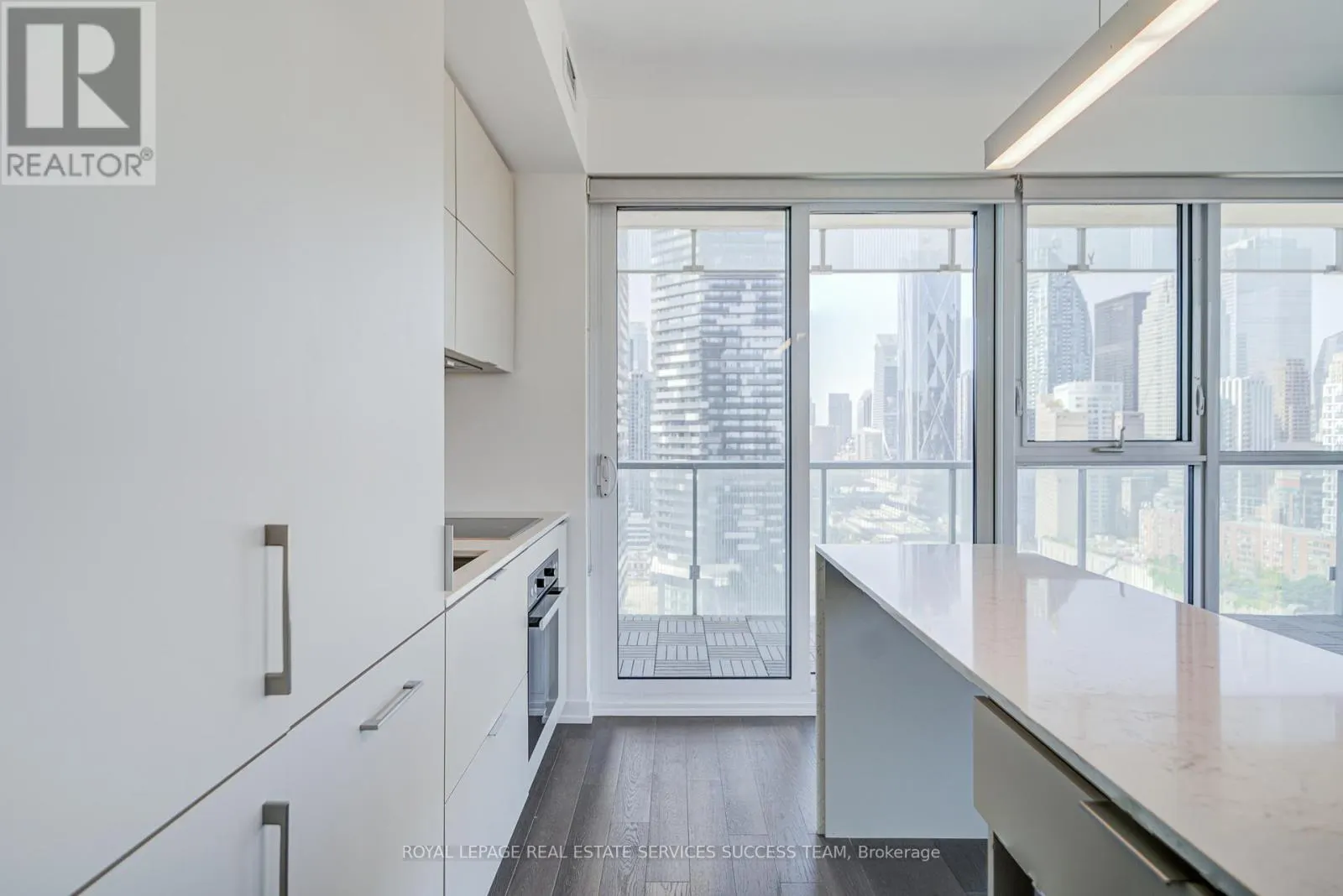 2110 A - 15 LOWER JARVIS STREET