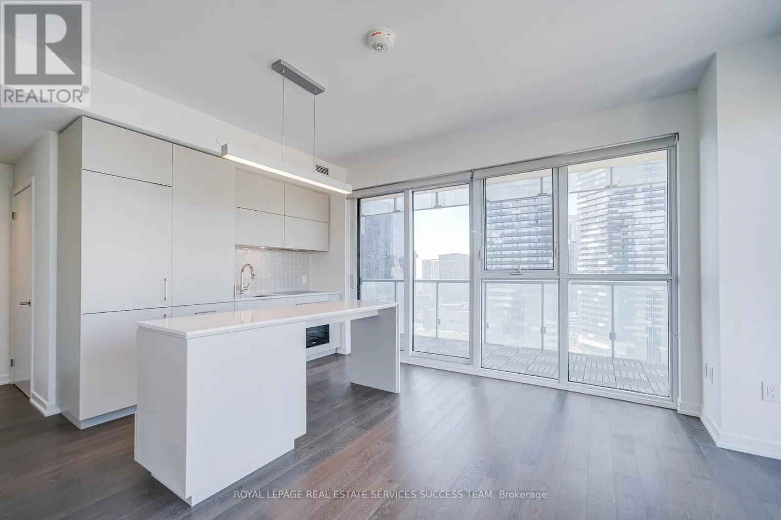 2110 A - 15 LOWER JARVIS STREET