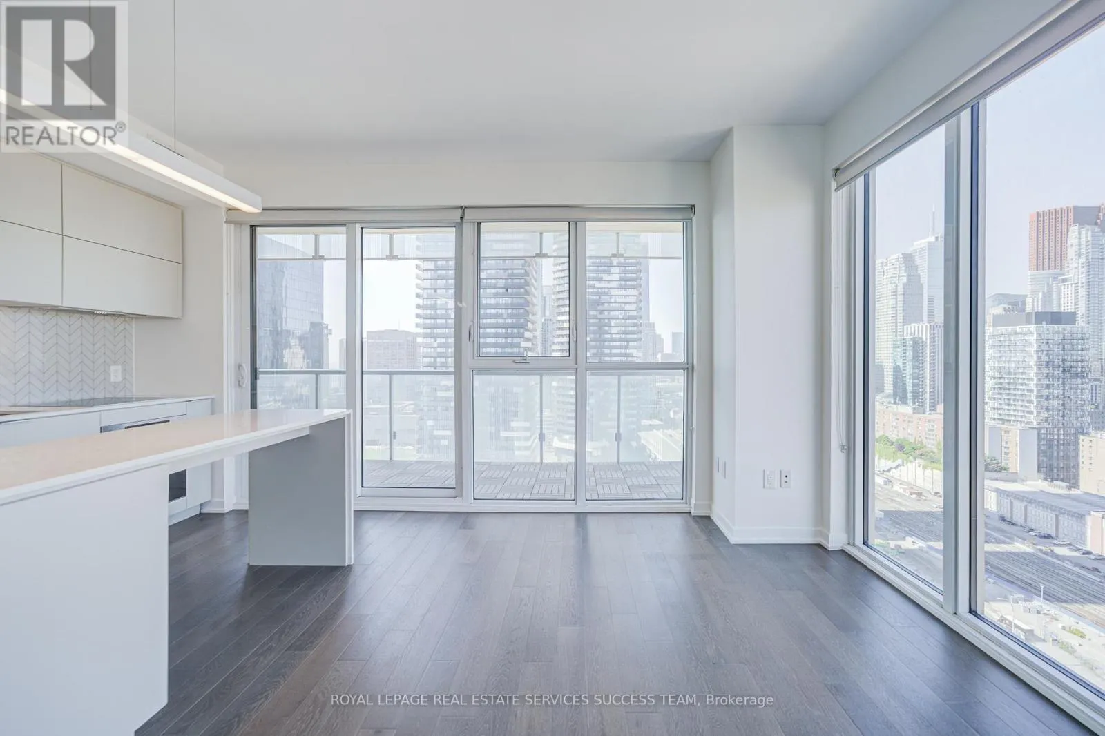 2110 A - 15 LOWER JARVIS STREET