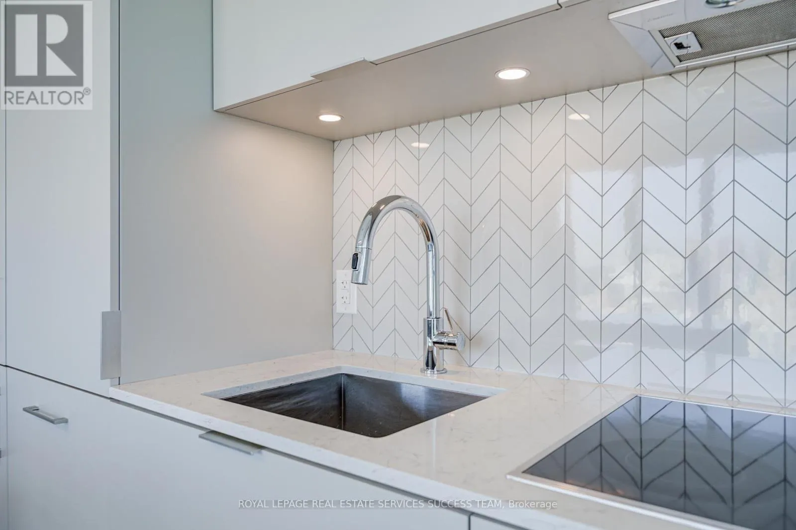 2110 A - 15 LOWER JARVIS STREET