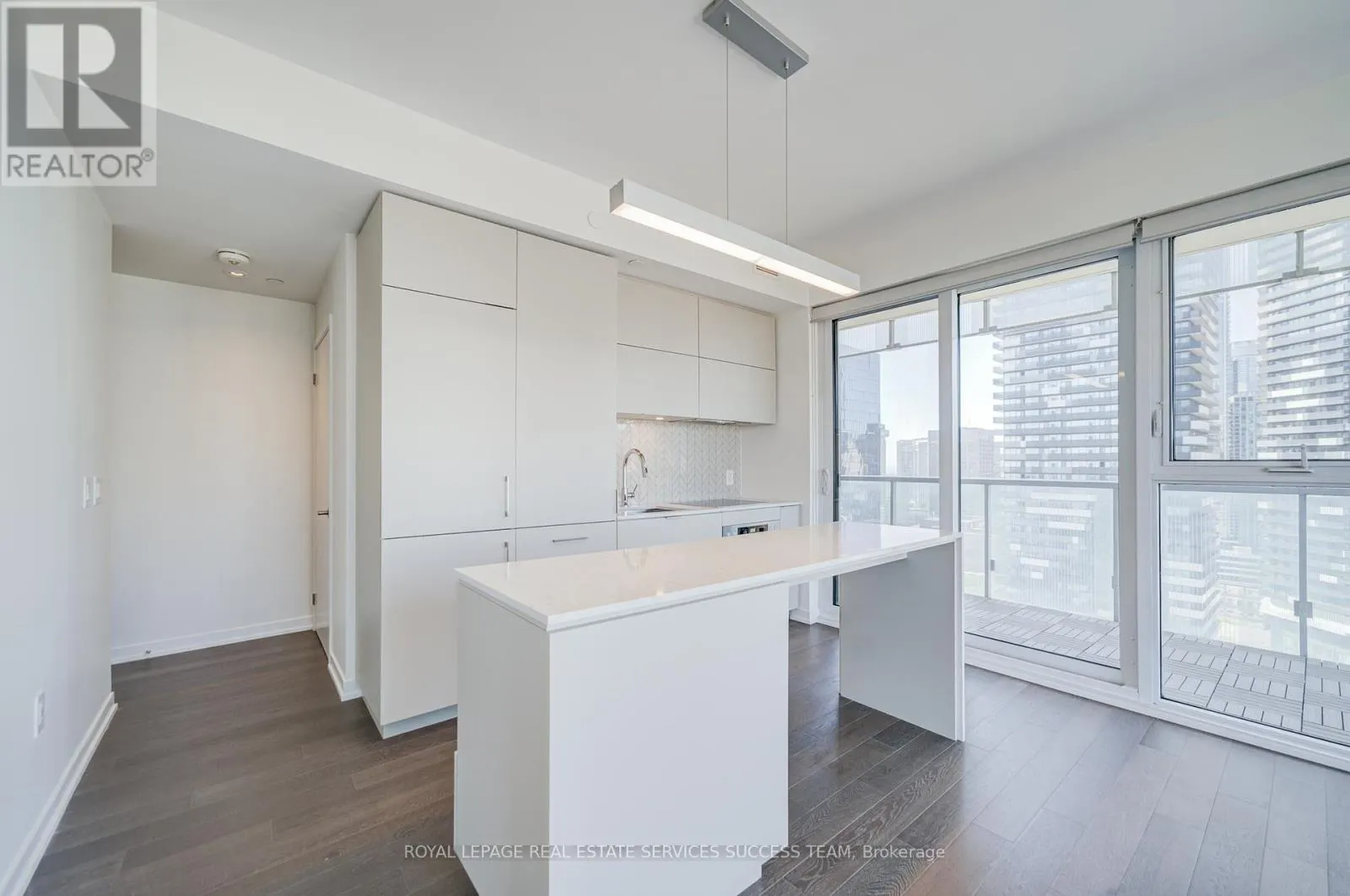 2110 A - 15 LOWER JARVIS STREET