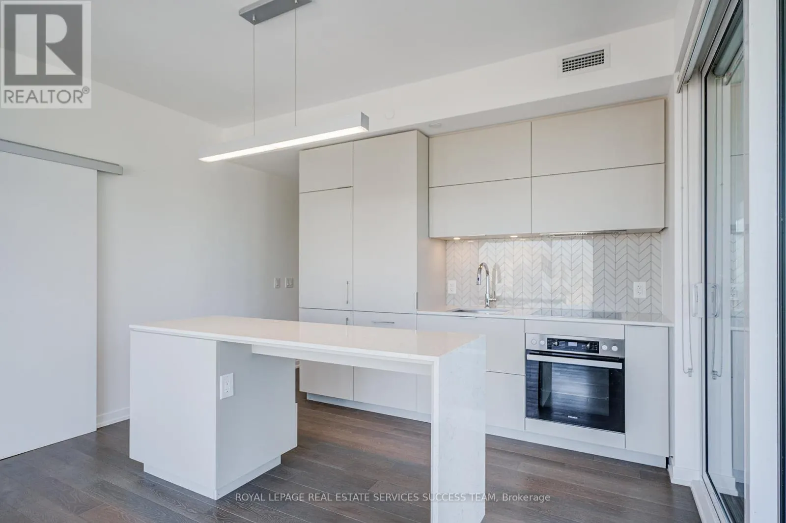 2110 A - 15 LOWER JARVIS STREET
