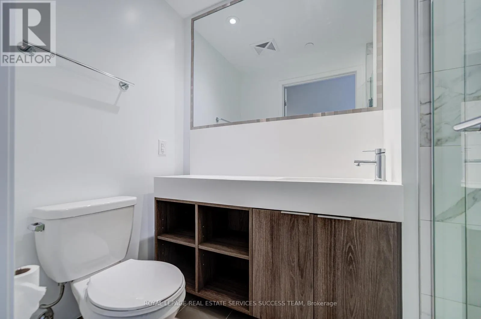 2110 A - 15 LOWER JARVIS STREET
