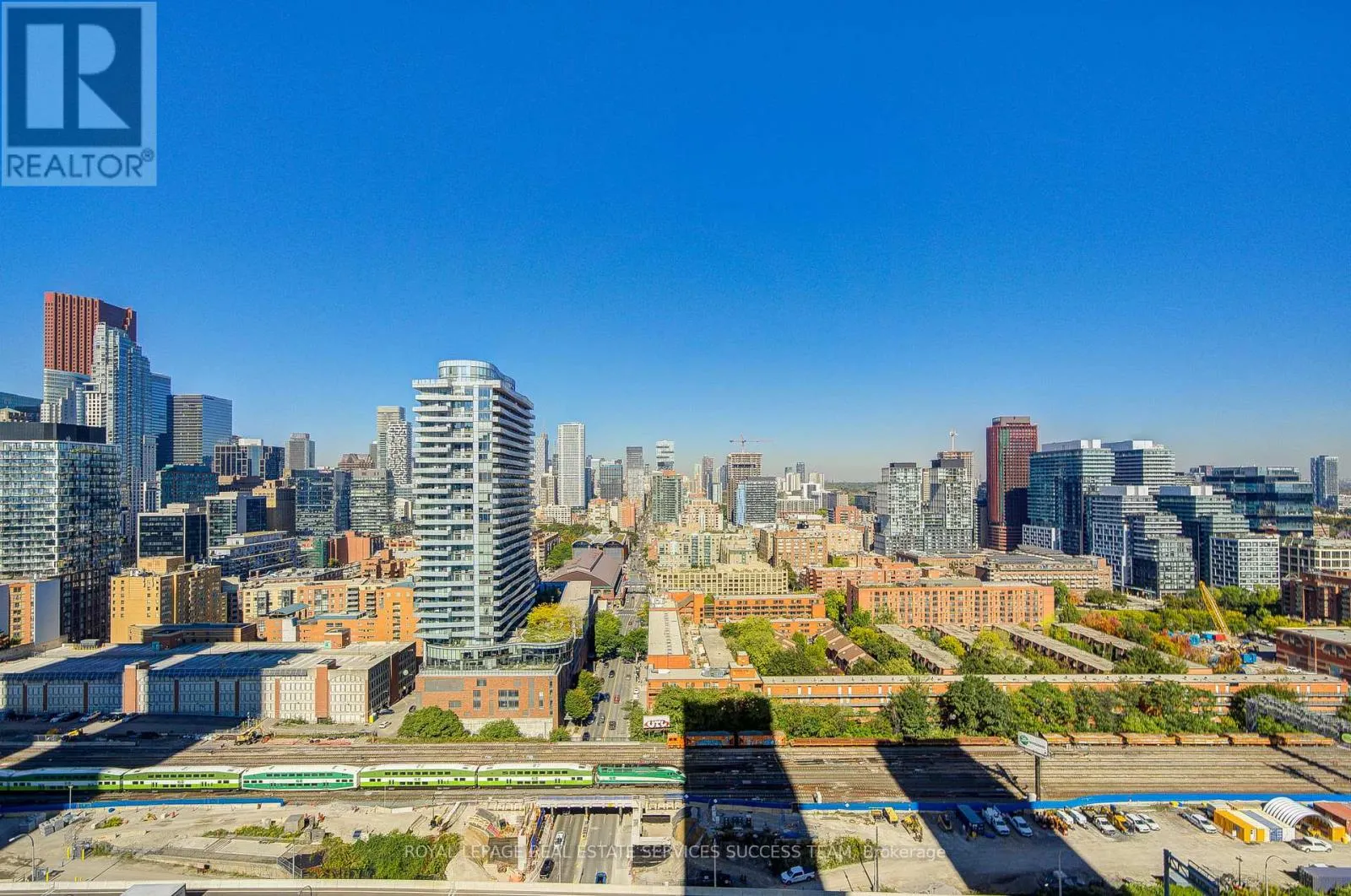 2110 A - 15 LOWER JARVIS STREET