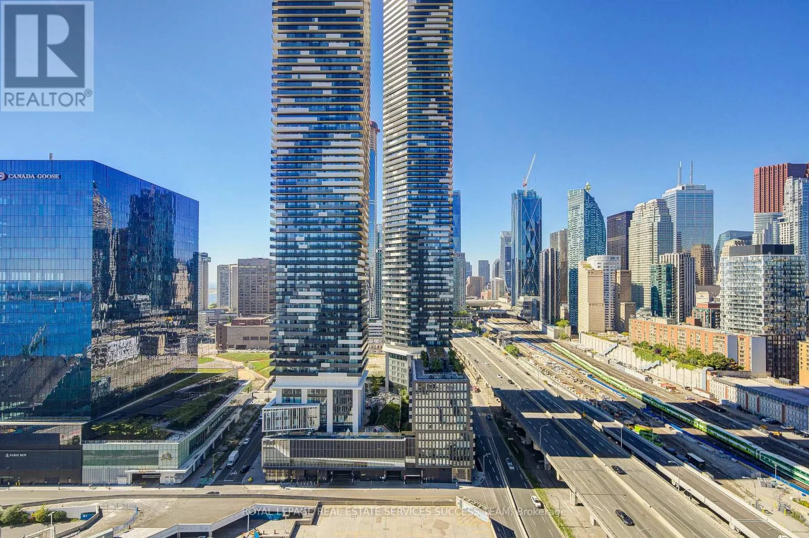 2110 A - 15 LOWER JARVIS STREET