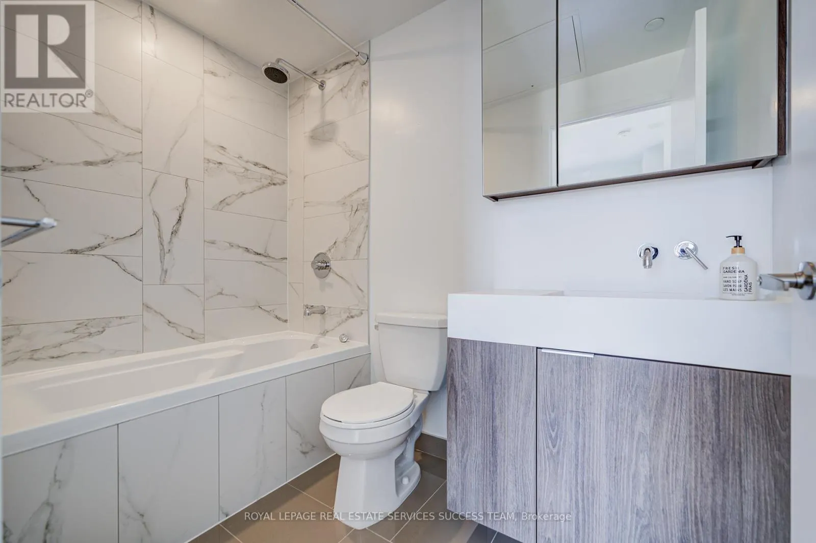 2110 A - 15 LOWER JARVIS STREET