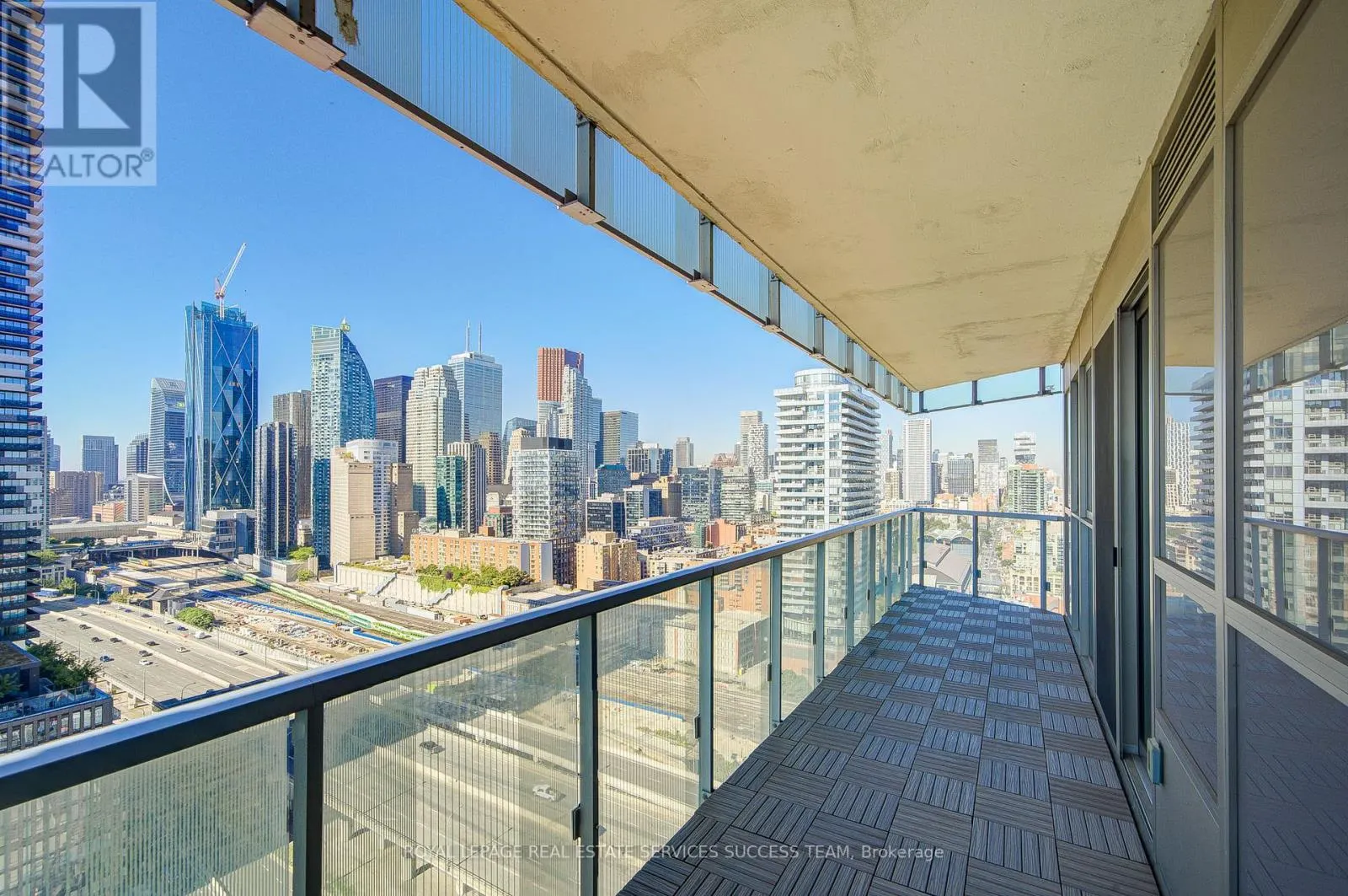 2110 A - 15 LOWER JARVIS STREET