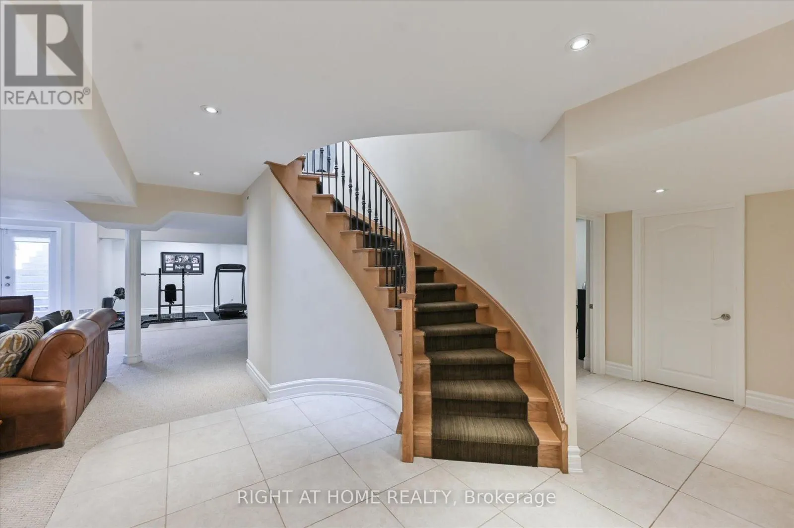 154 CHARLTON BOULEVARD