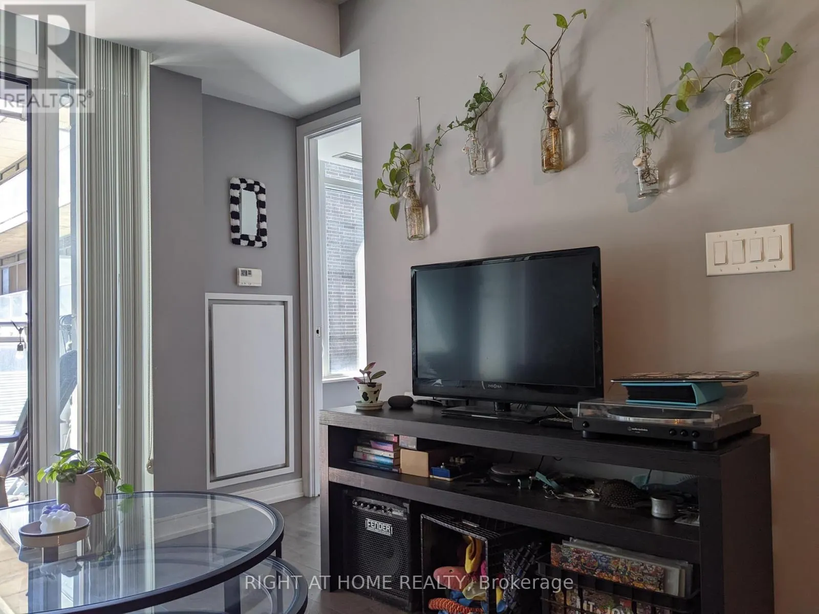 629 - 525 ADELAIDE STREET W