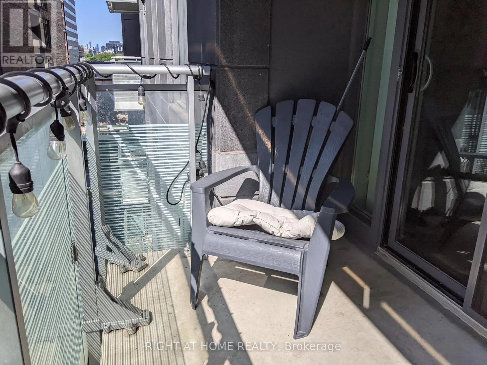629 - 525 ADELAIDE STREET W