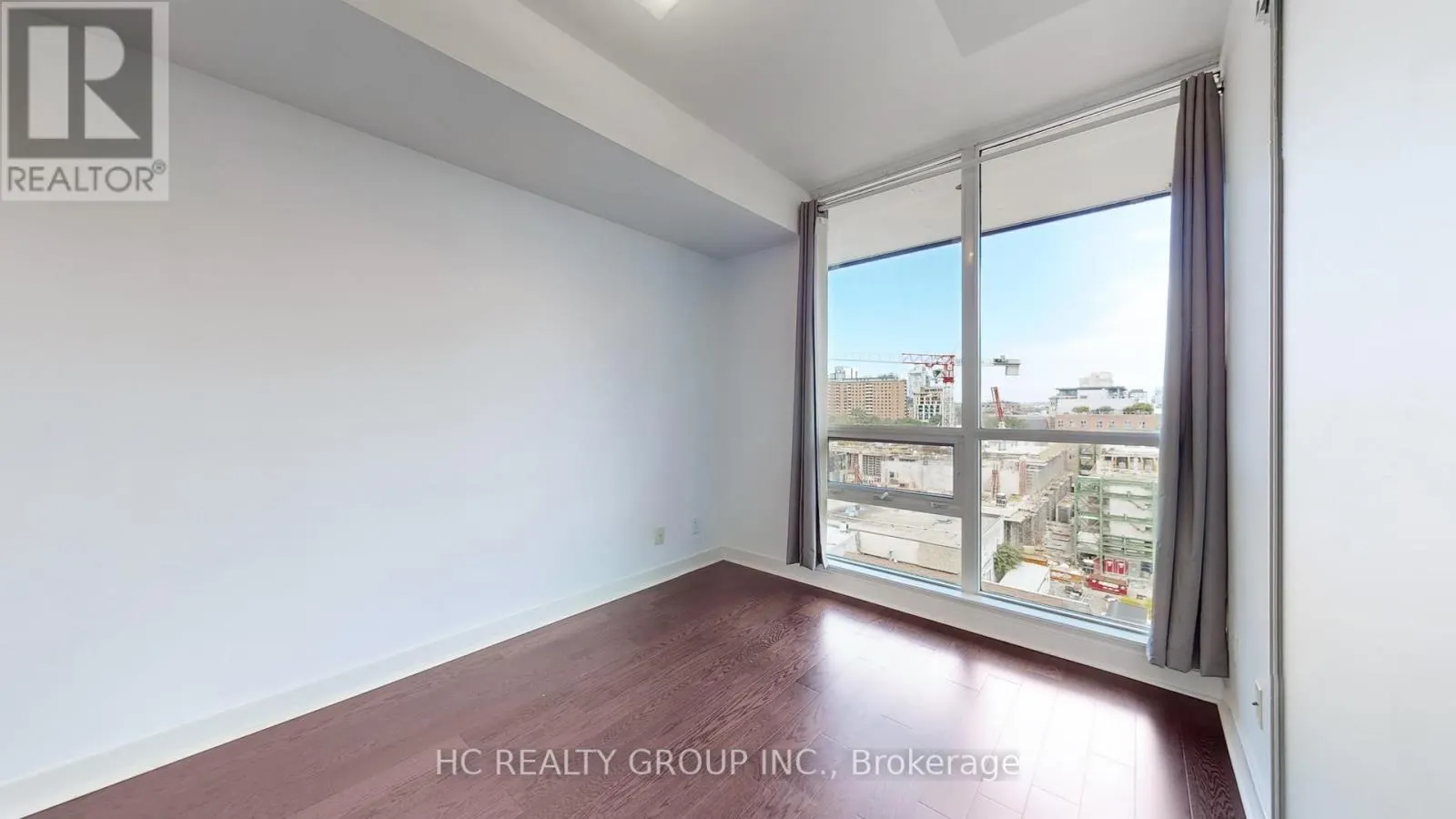 919 - 320 RICHMOND STREET E