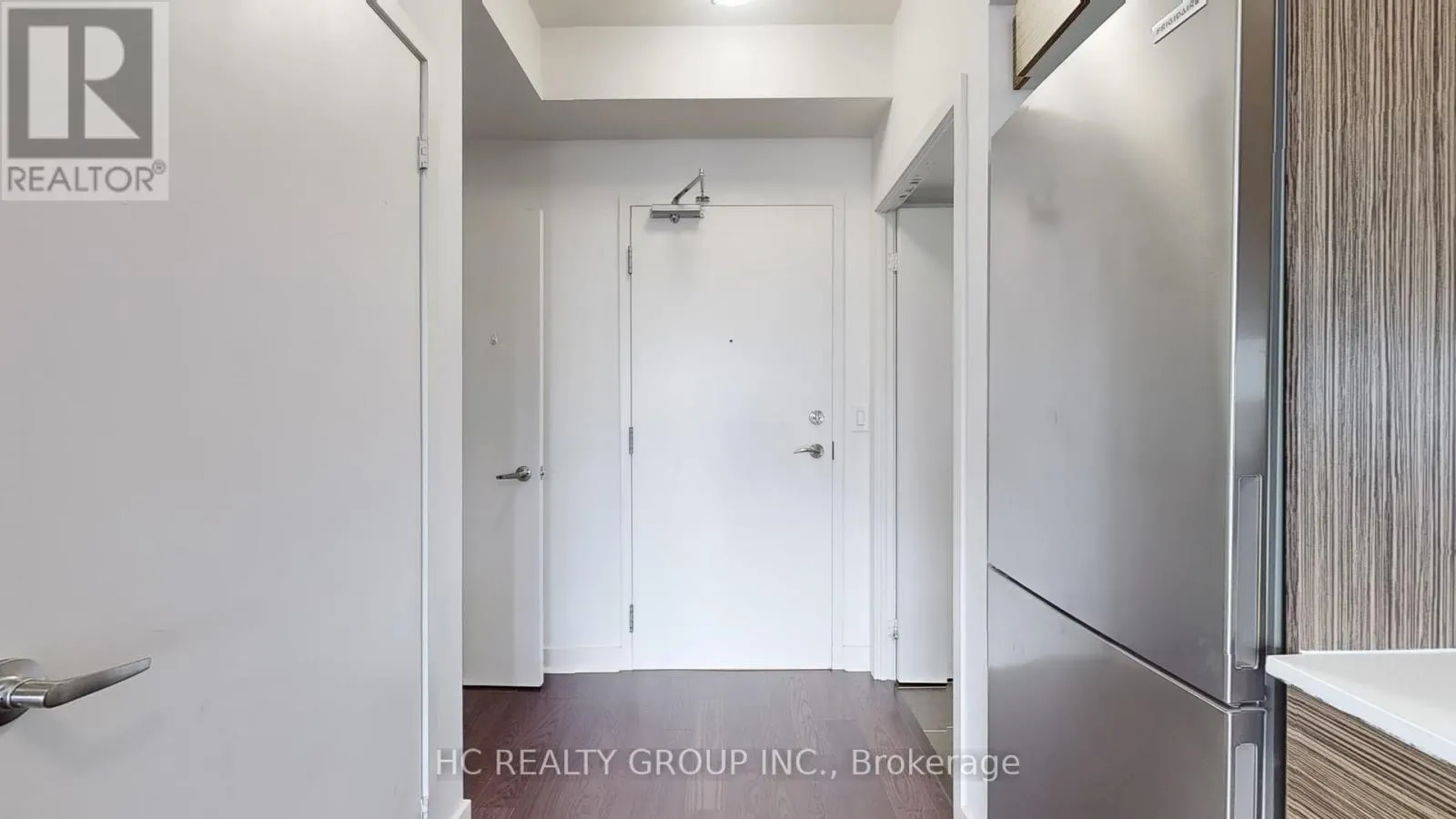 919 - 320 RICHMOND STREET E