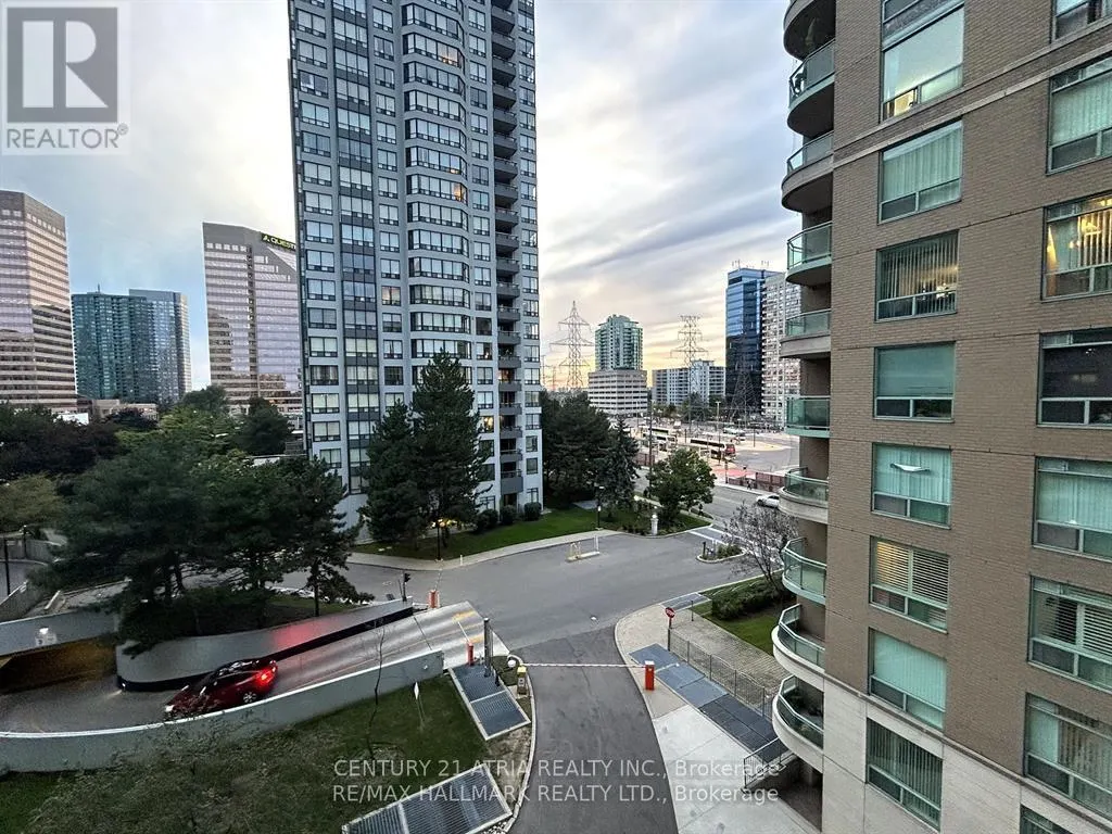 PH8 - 28 PEMBERTON AVENUE
