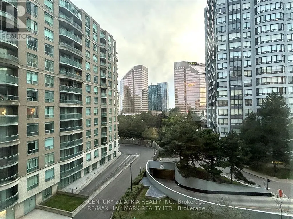 PH8 - 28 PEMBERTON AVENUE