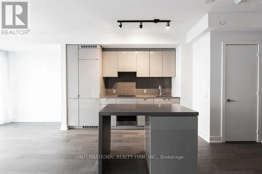 4806 - 7 GRENVILLE STREET