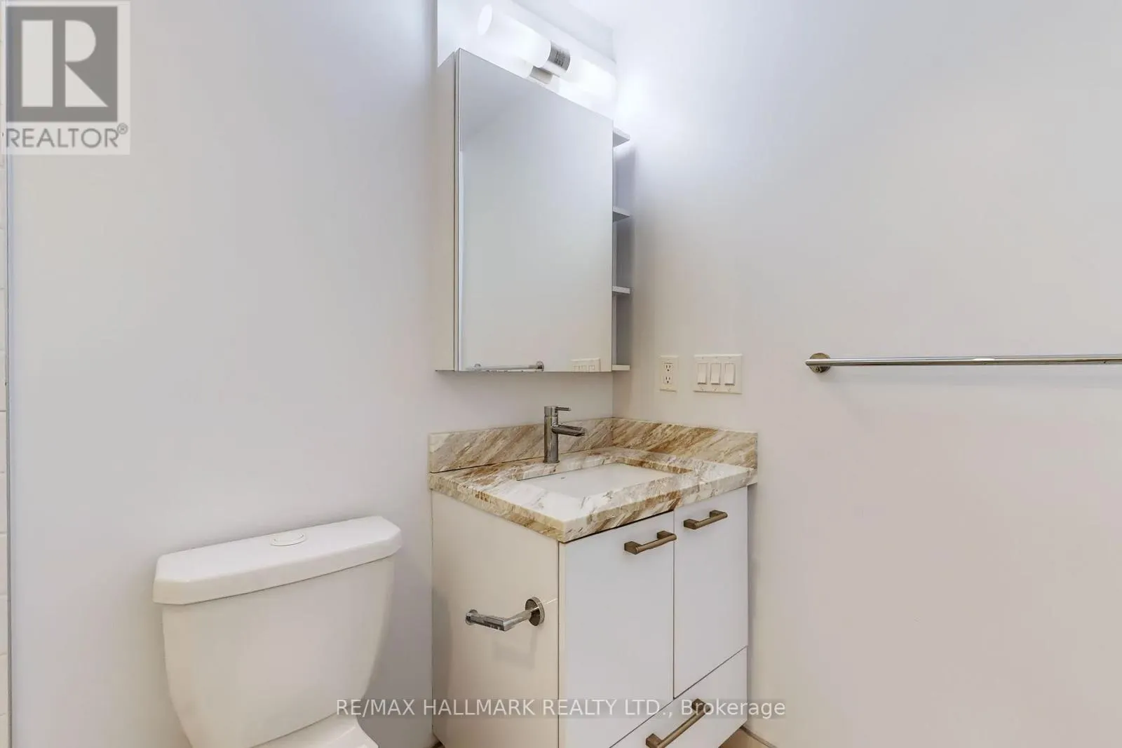 313 - 2221 YONGE STREET