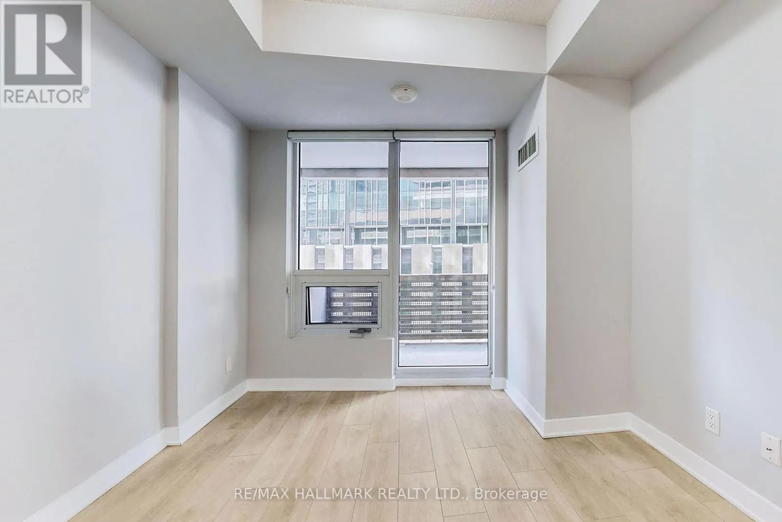 313 - 2221 YONGE STREET