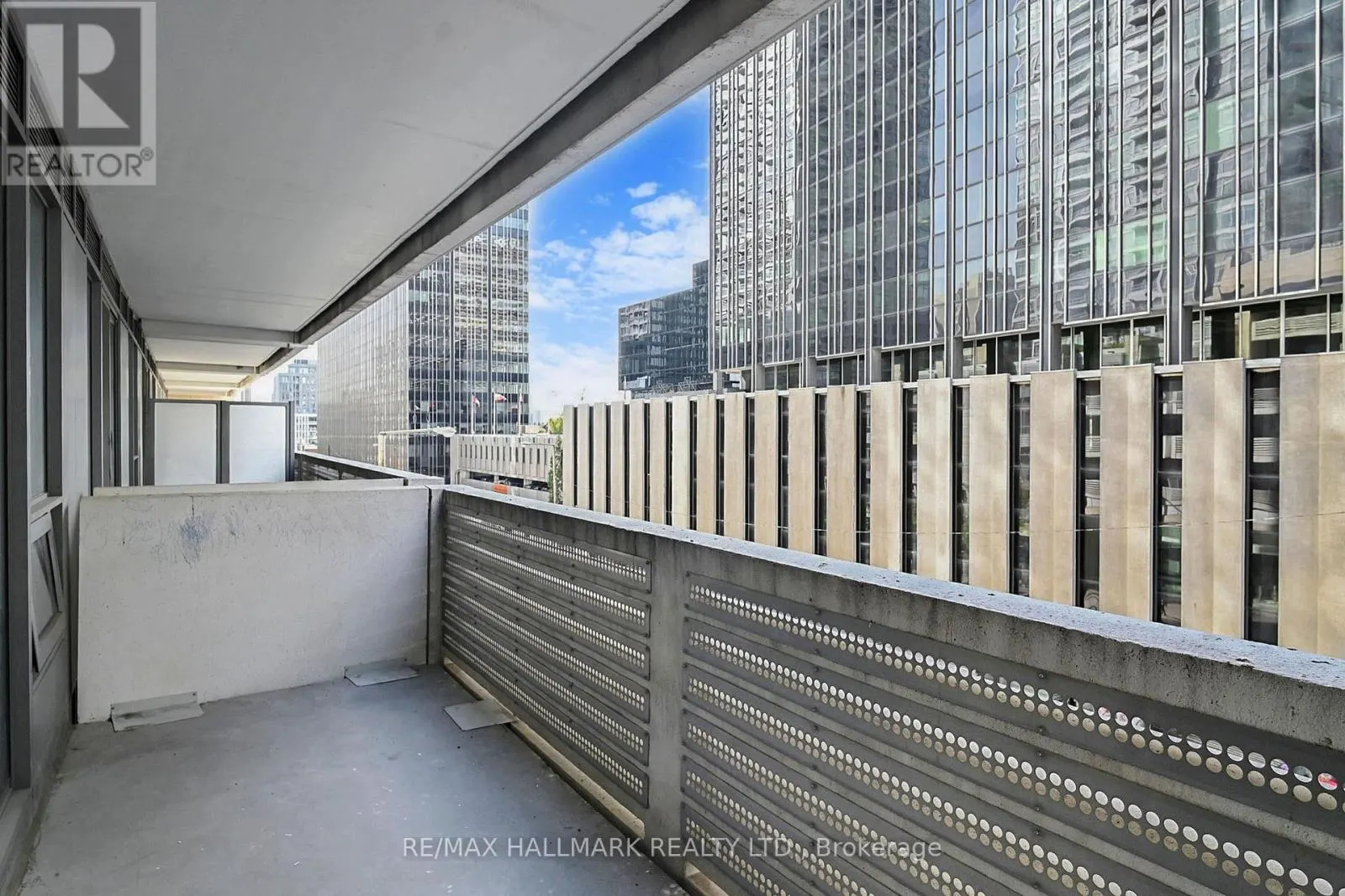 313 - 2221 YONGE STREET