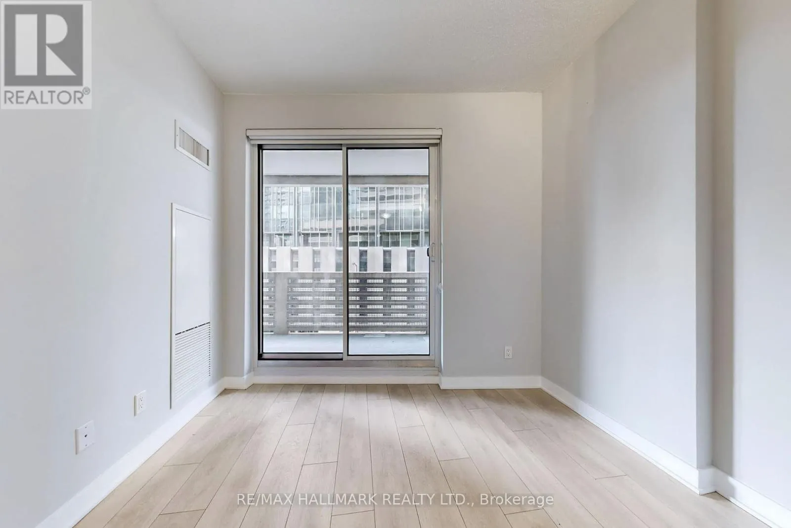 313 - 2221 YONGE STREET