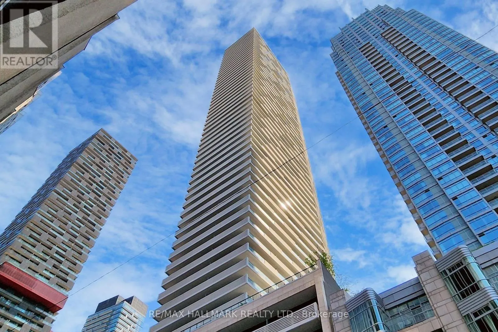 313 - 2221 YONGE STREET