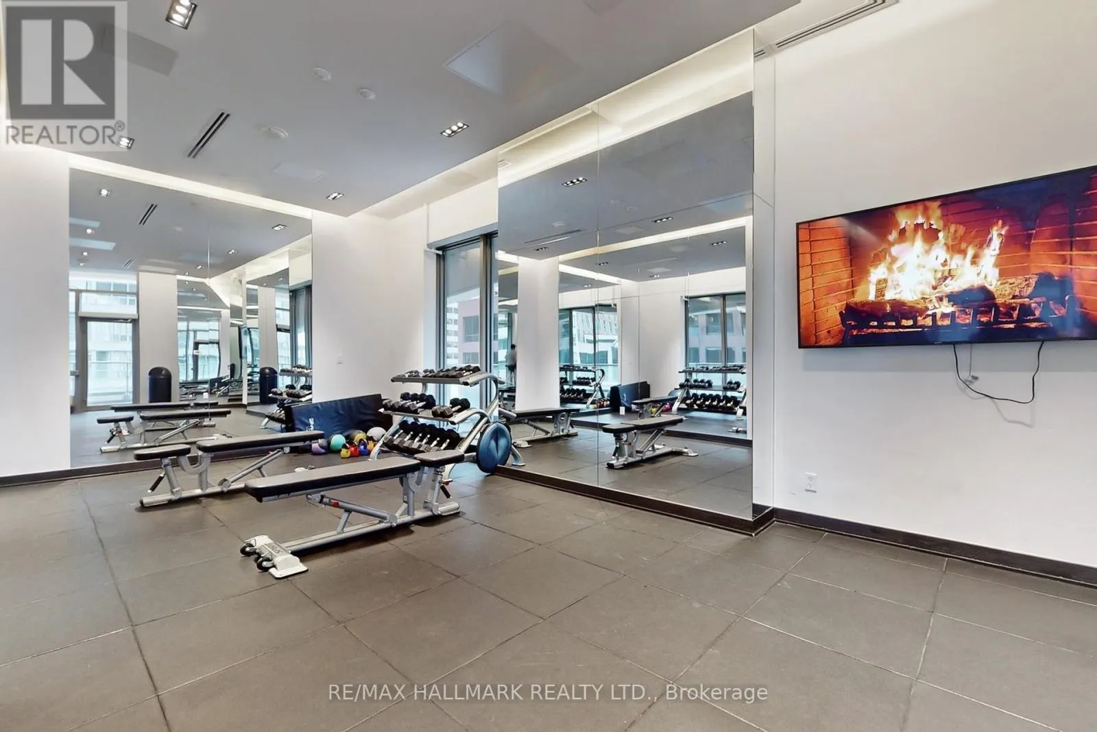 313 - 2221 YONGE STREET