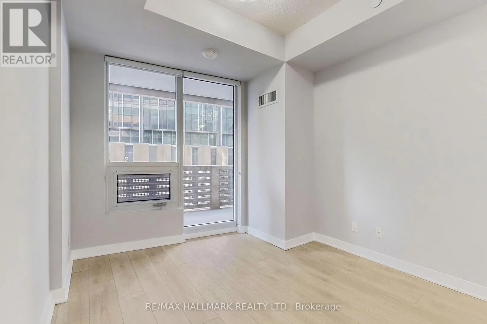 313 - 2221 YONGE STREET