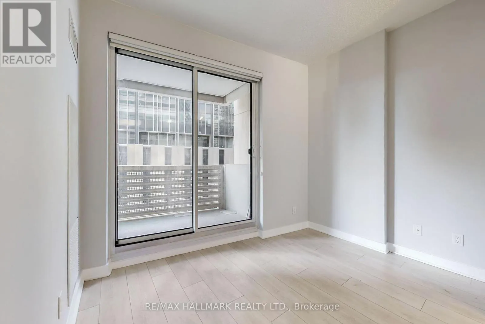 313 - 2221 YONGE STREET