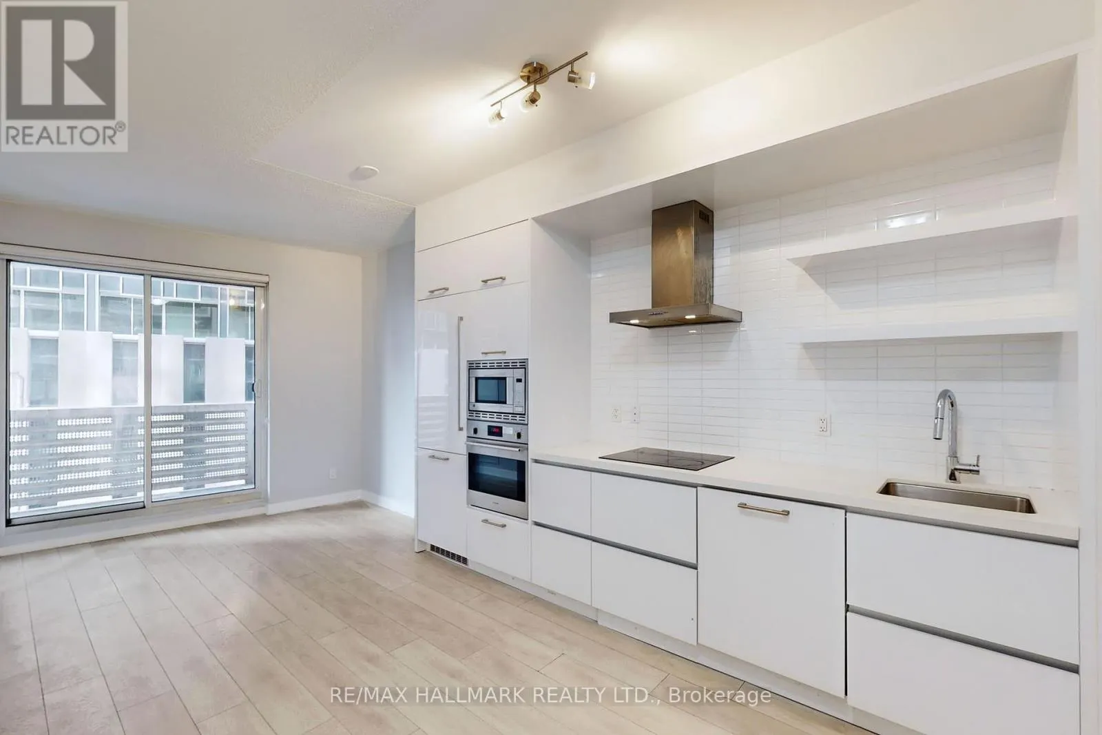 313 - 2221 YONGE STREET