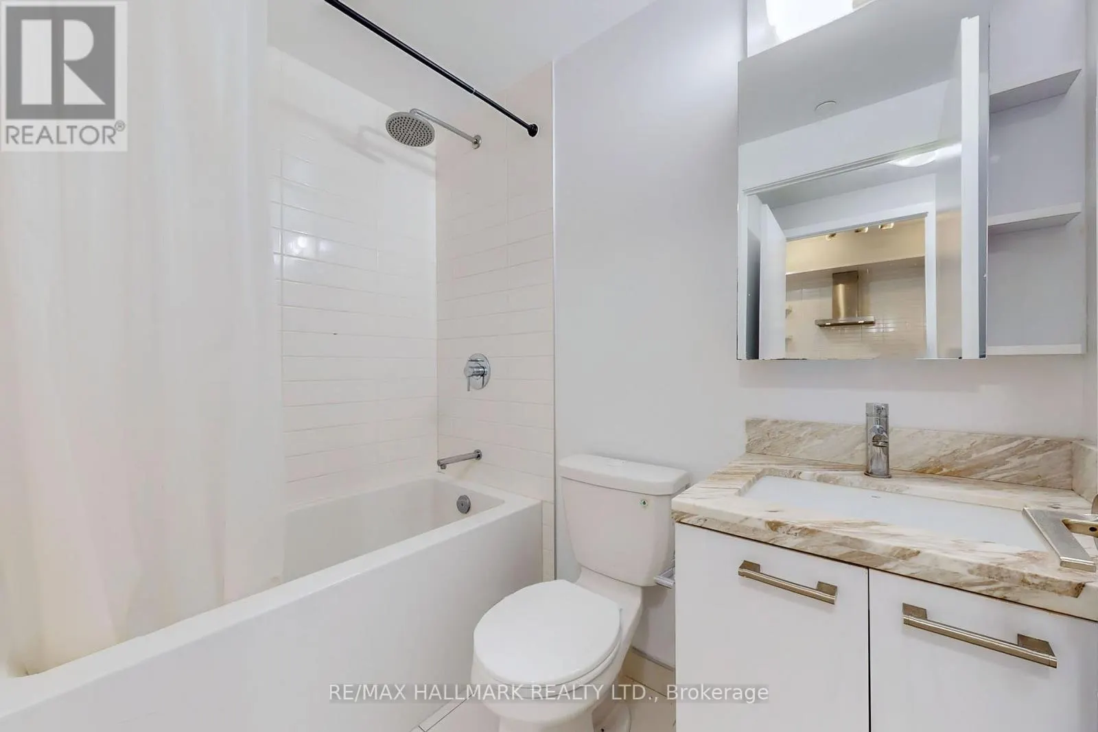 313 - 2221 YONGE STREET