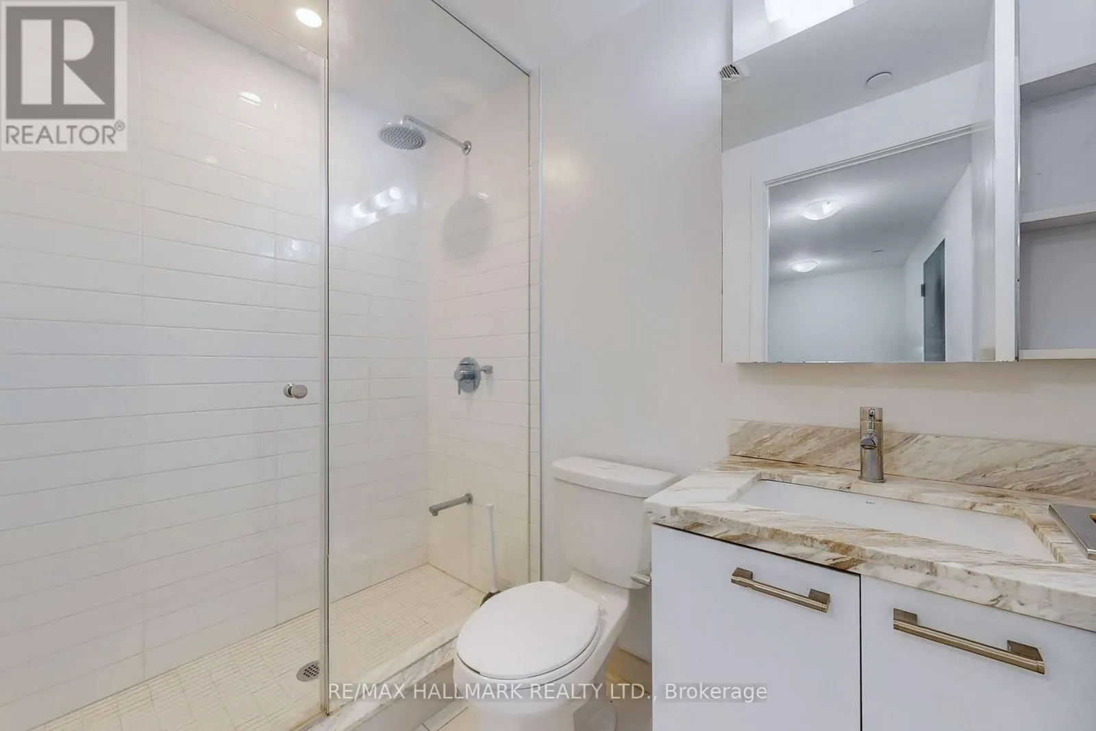 313 - 2221 YONGE STREET