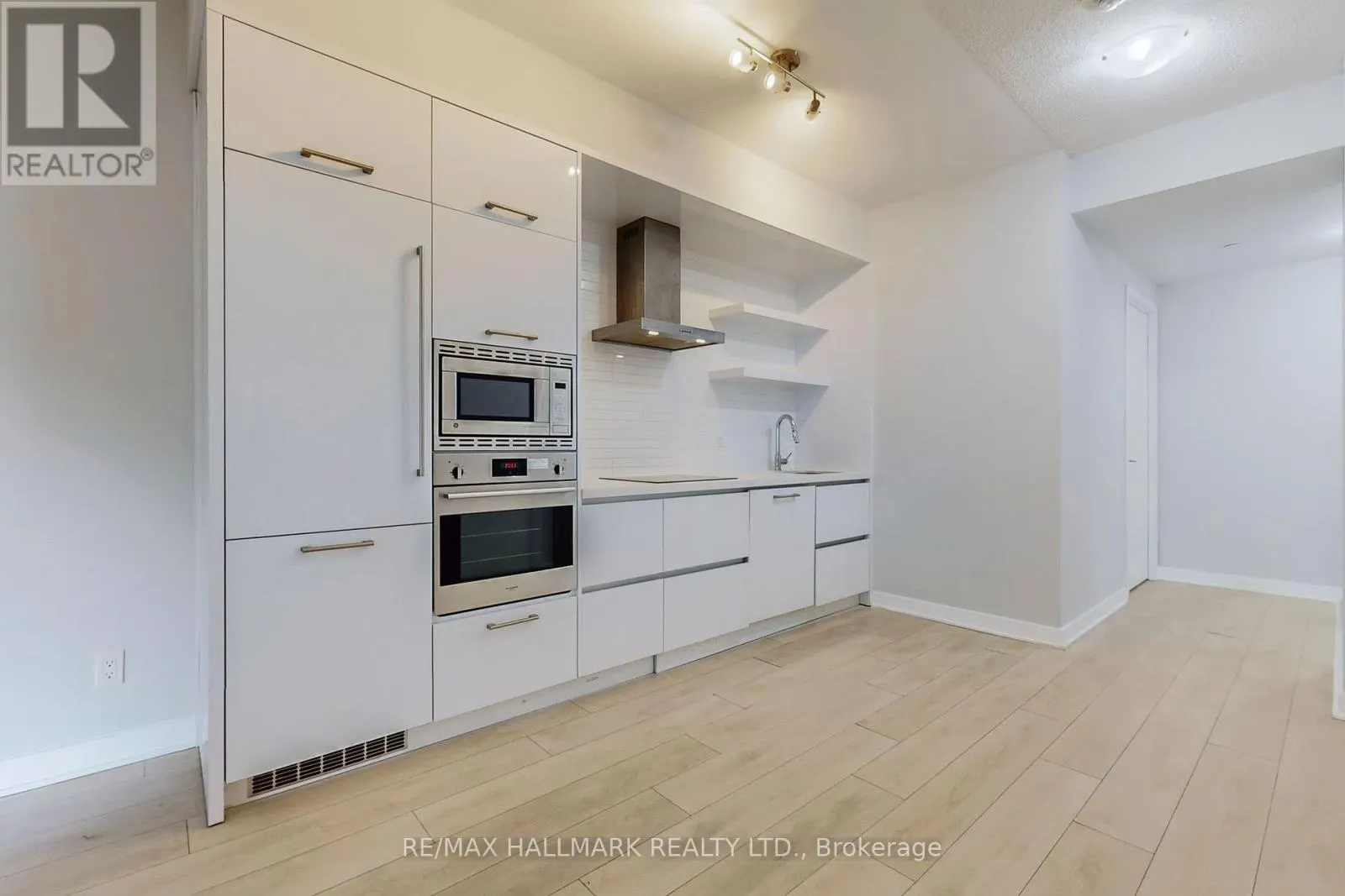 313 - 2221 YONGE STREET