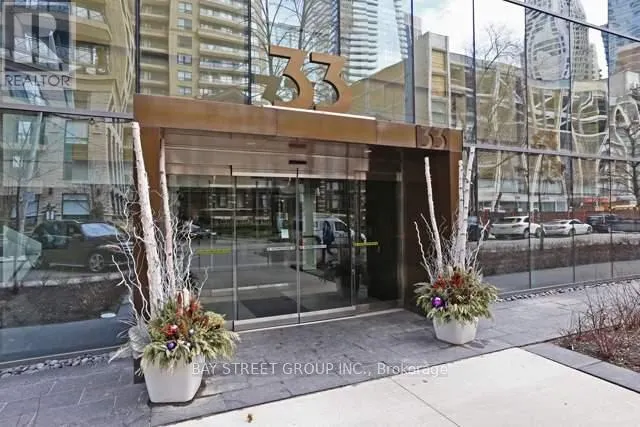 3109 - 33 CHARLES STREET E