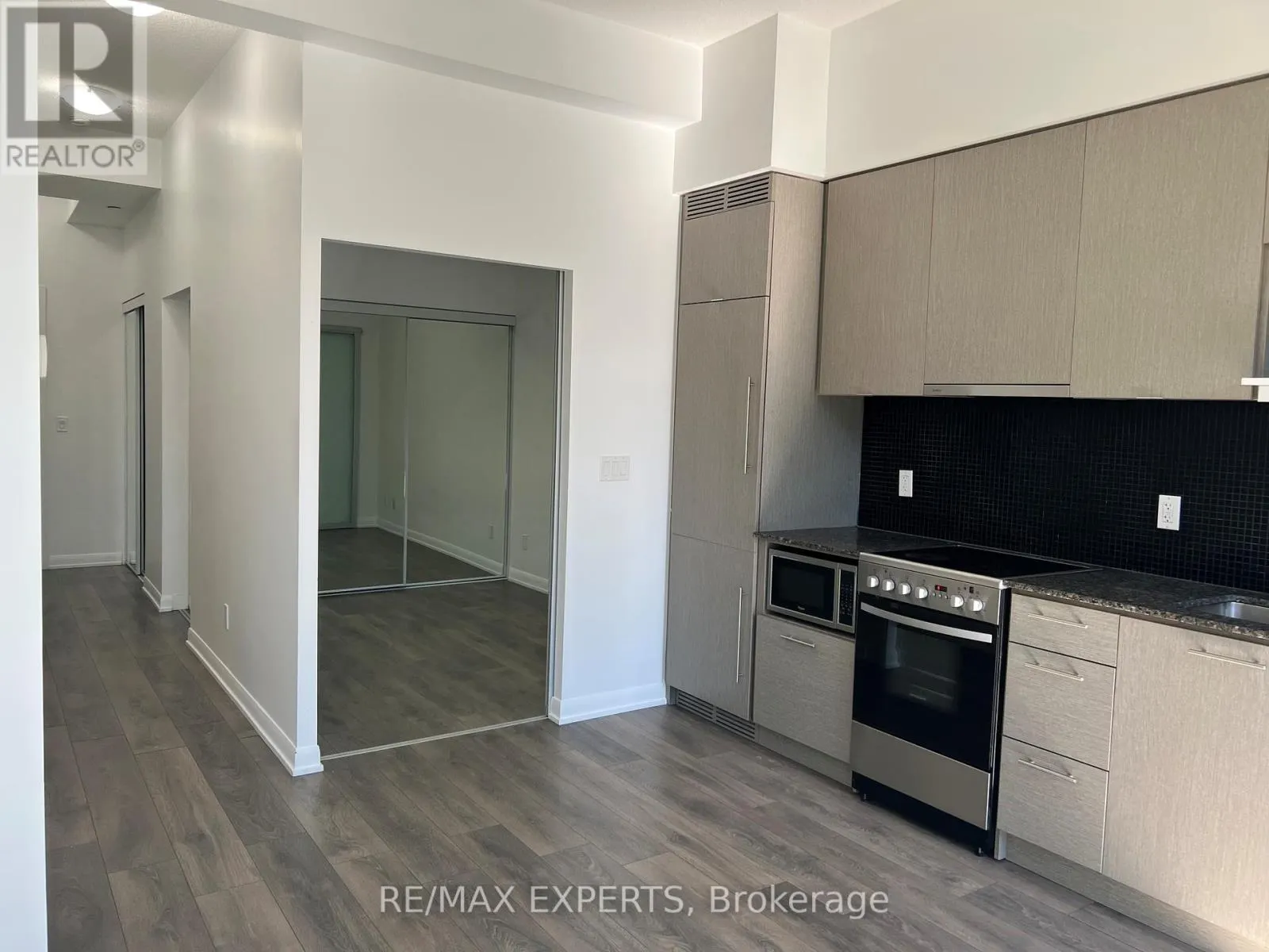 204 - 435 RICHMOND STREET W