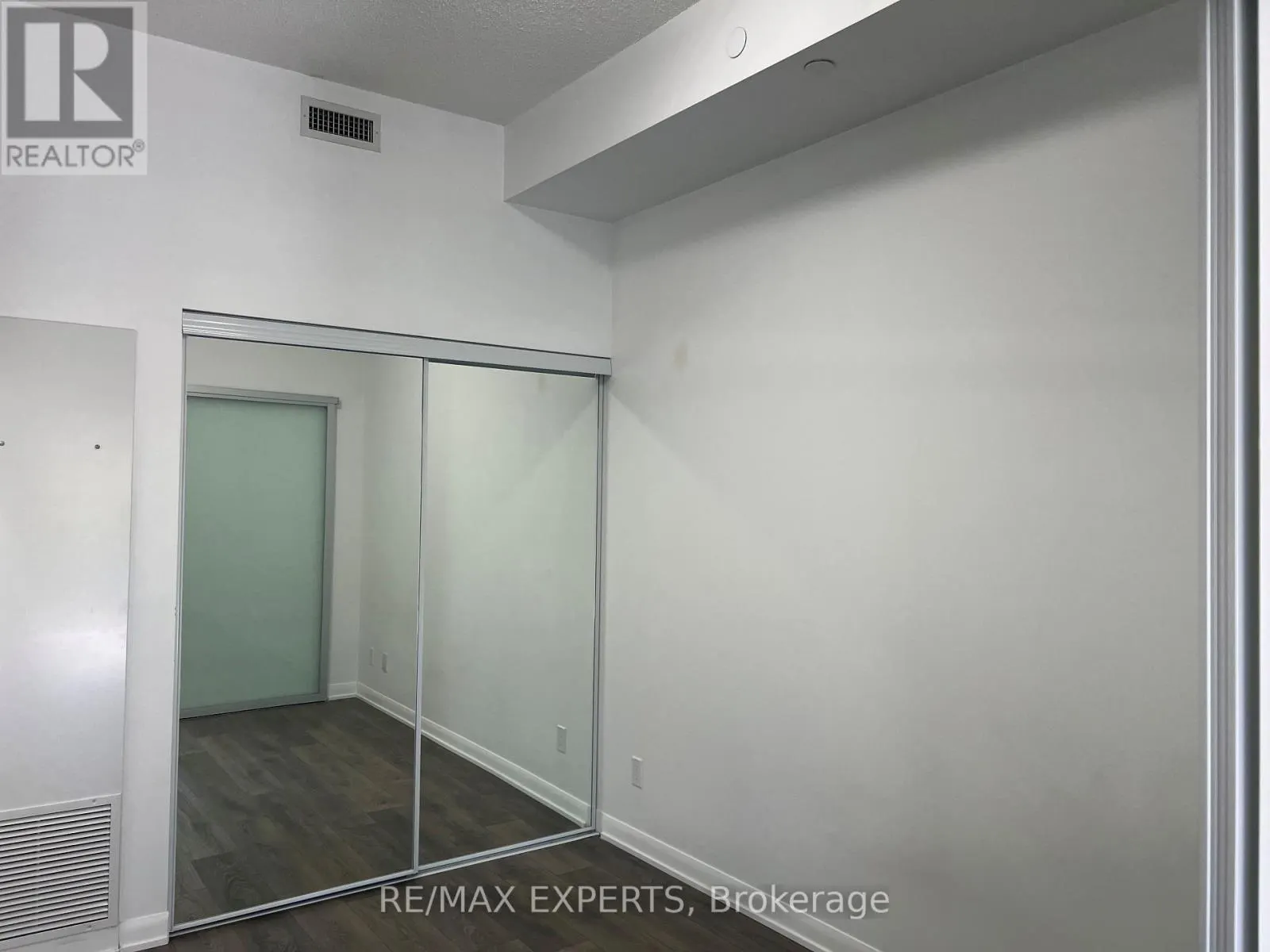 204 - 435 RICHMOND STREET W