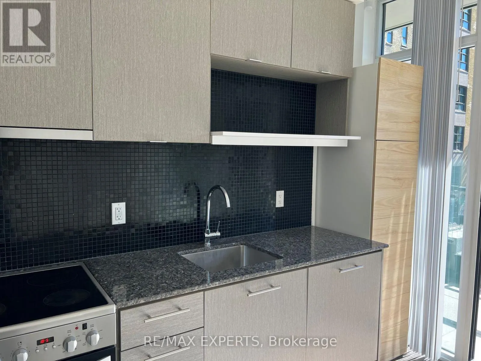204 - 435 RICHMOND STREET W