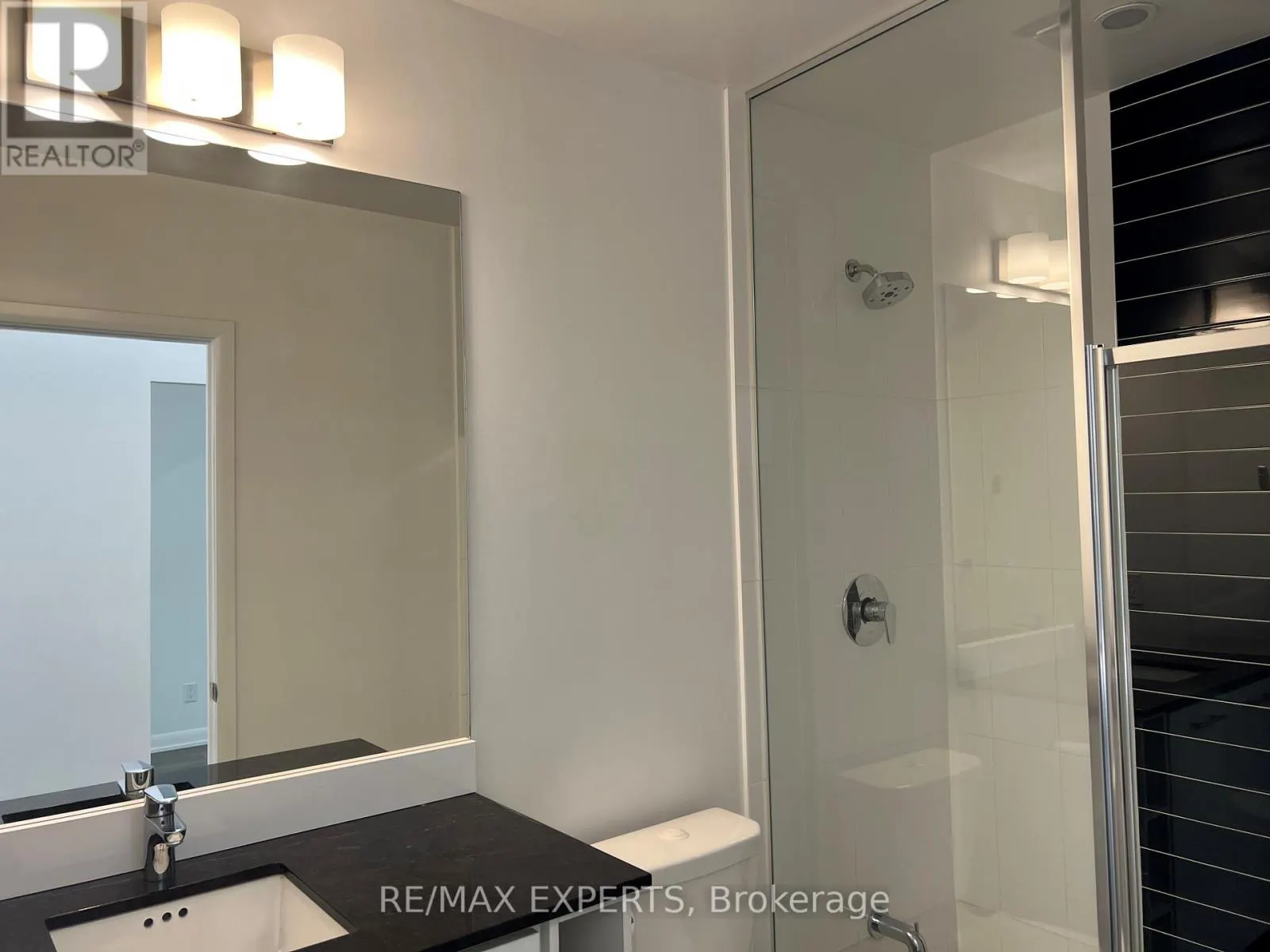 204 - 435 RICHMOND STREET W